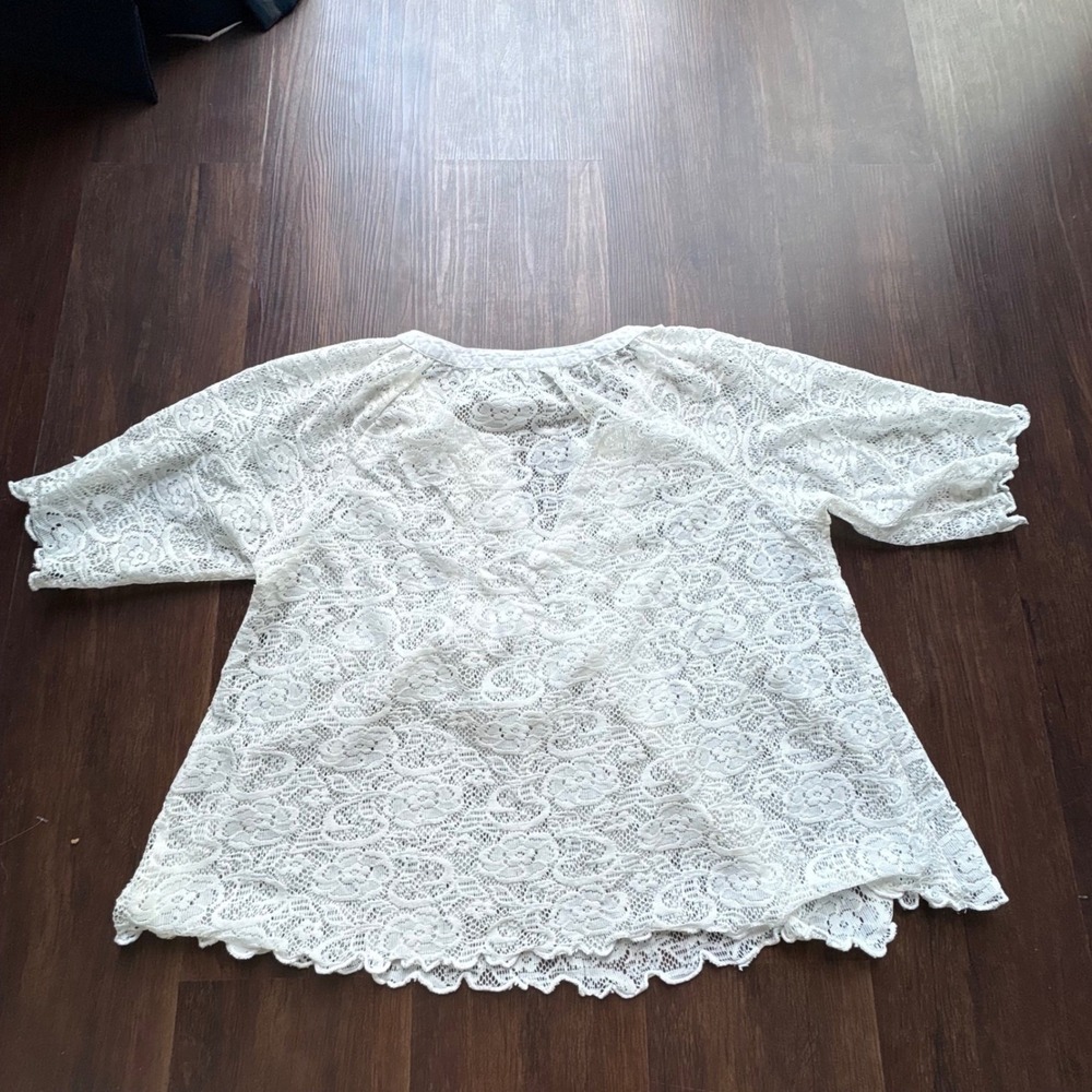 White Floral Lace Blouse Short Sleeve V-Neck Scallop Hem Sheer Top - Picture 7 of 7